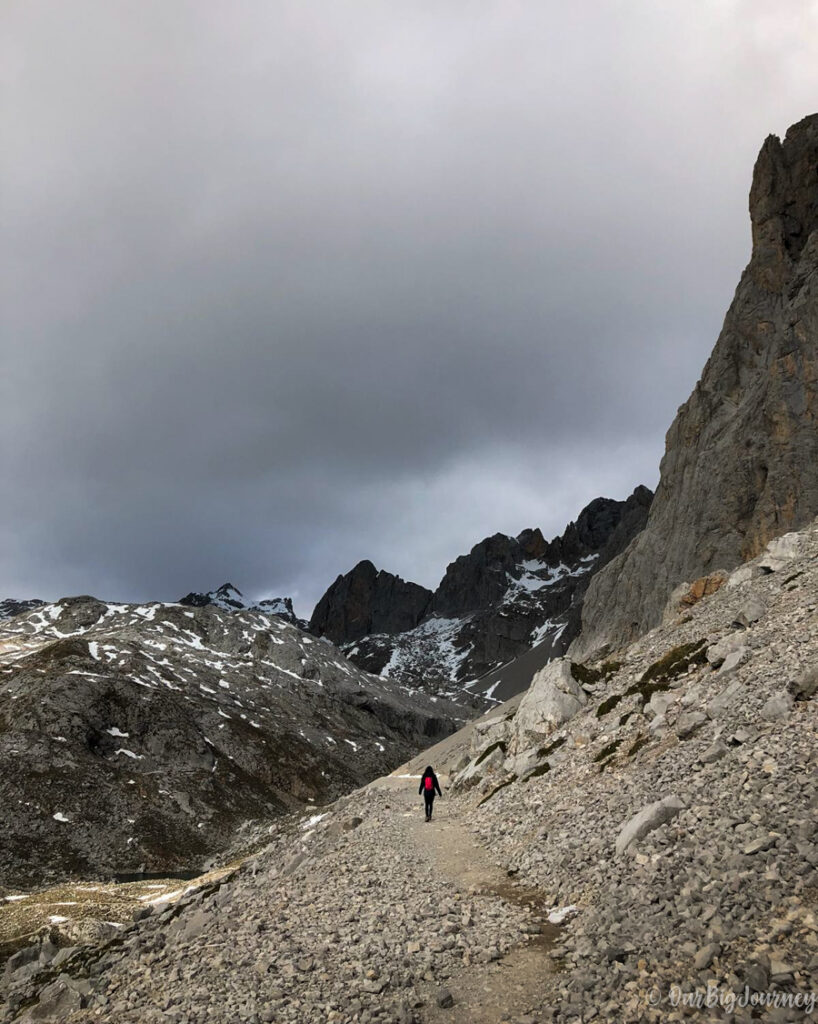 Hiking Torre de los Horcados Rojos in Asturias Spain