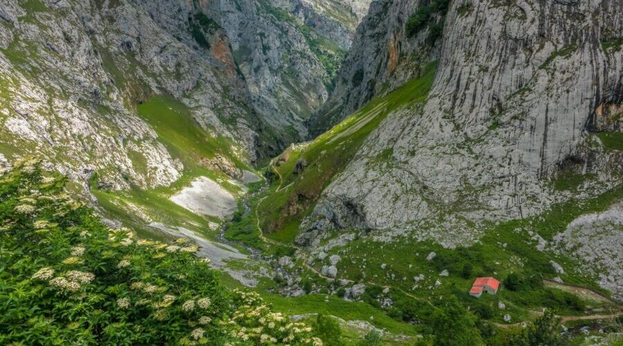 Bulnes Poncebos hike in Asturias Spain