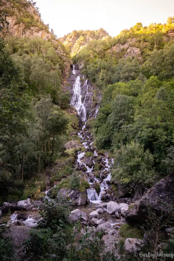 awesome Espigantosa waterfall