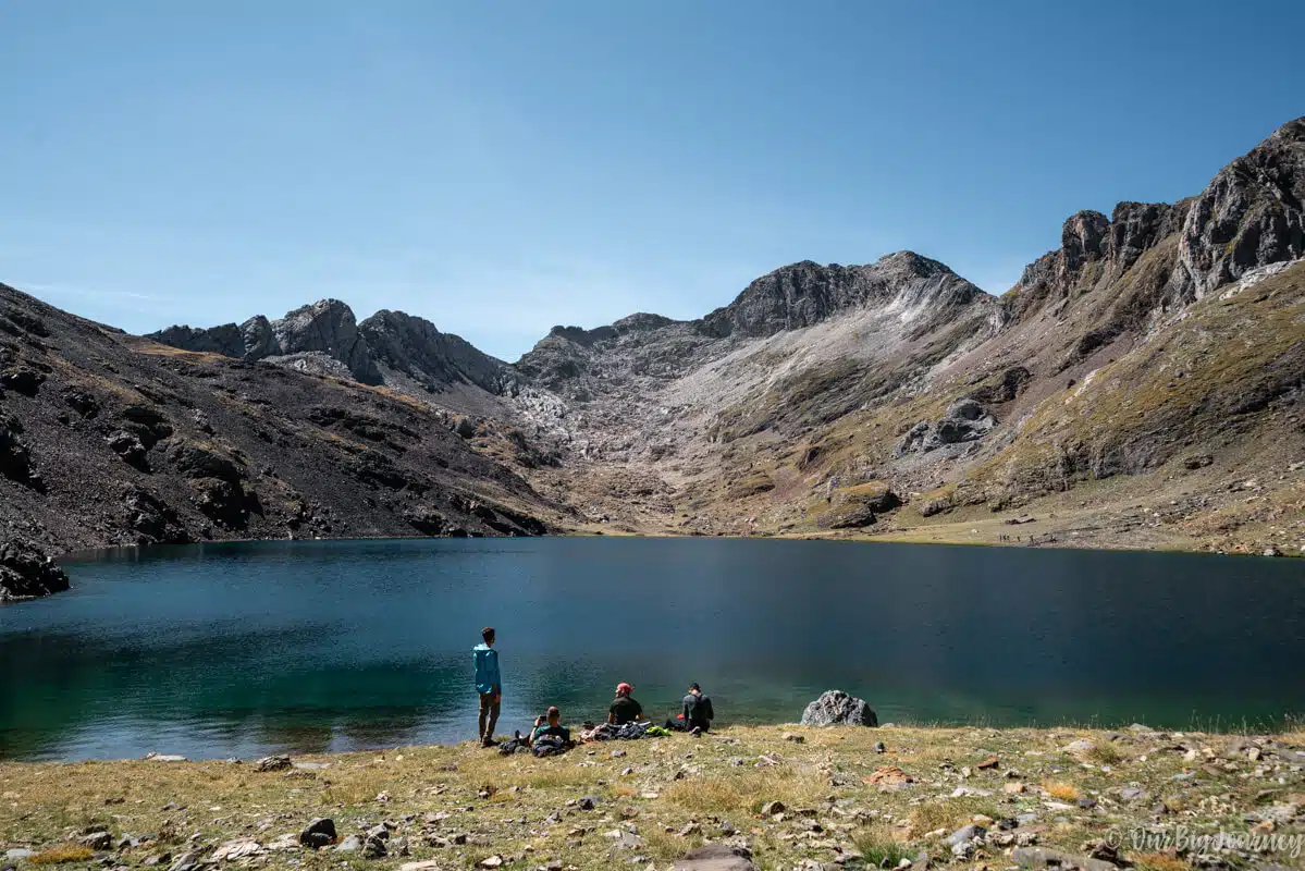 relaxing at Ibón de Lladarneta
