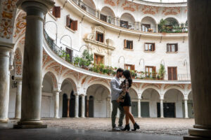 Plaza del cabildo couple