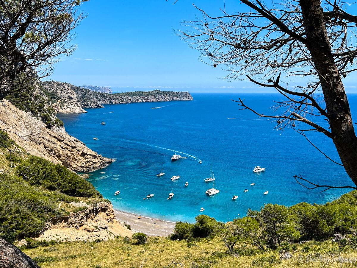 How to get to Es Coll Baix Beach