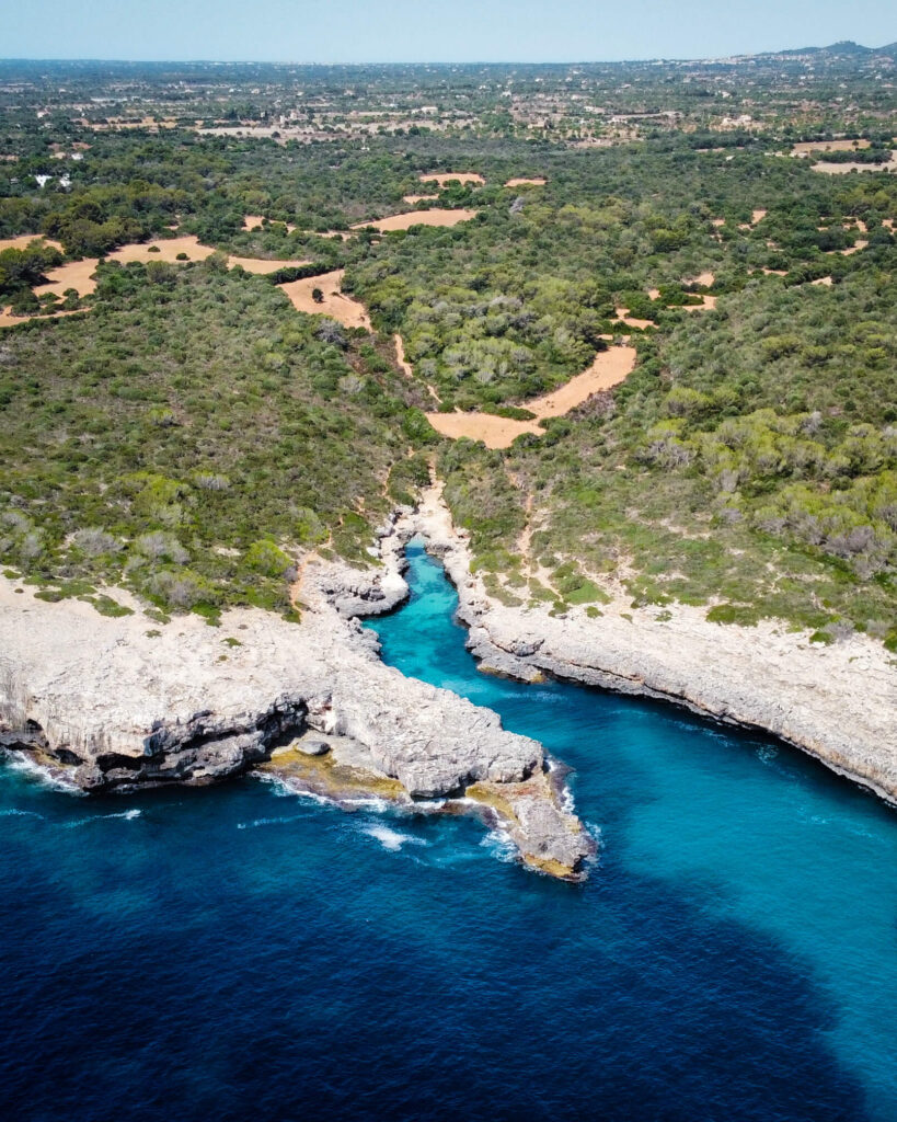 Hidden beaches in Mallorca, cala estreta